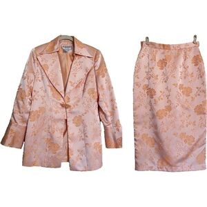 Elegant NUBIANO New York 2pc Skirt Suit Peach Size 6 Church Girly Feminine Suit